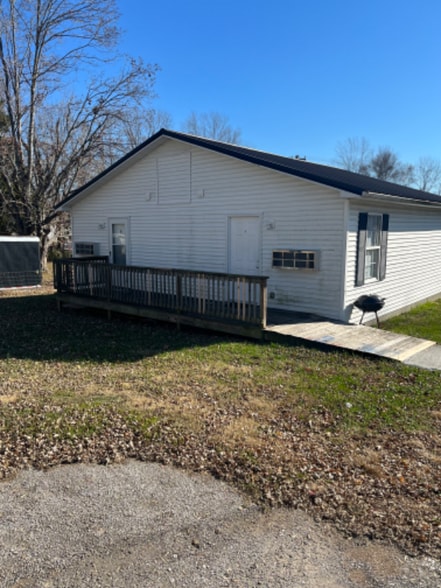 Building Photo - 604 Columbia Ave