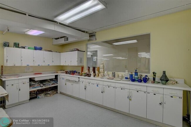 Building Photo - 476 Tilford V