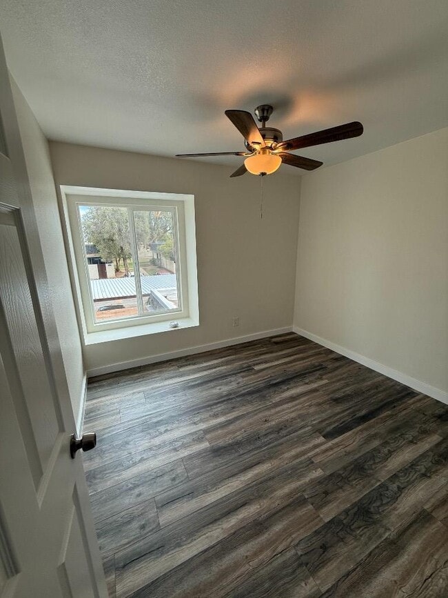 Building Photo - 2 bedroom in PHOENIX AZ 85051