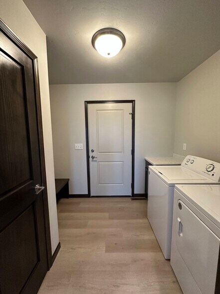 Building Photo - 2911 Sabal Oak Dr