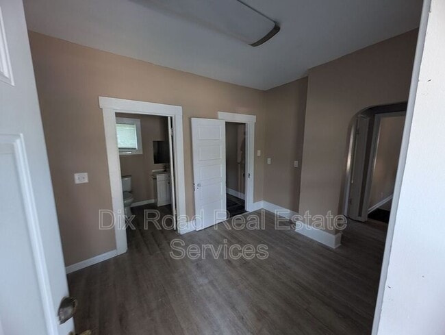 Building Photo - 1406 Calumet Ave