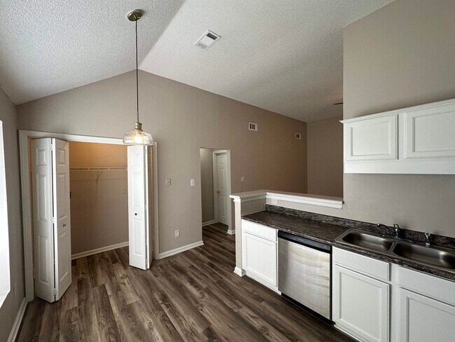 Building Photo - 3812 Clarion Dr