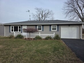 Building Photo - Three bedroom home in North Baltimore