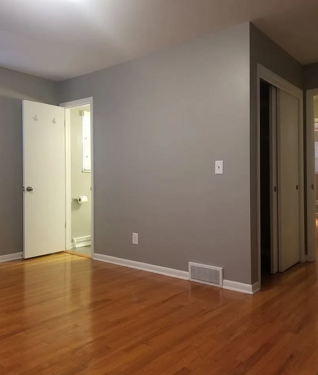 Building Photo - 324 Cumberland Dr