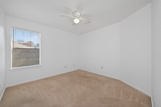 Building Photo - 15619 Winding Valley Dr