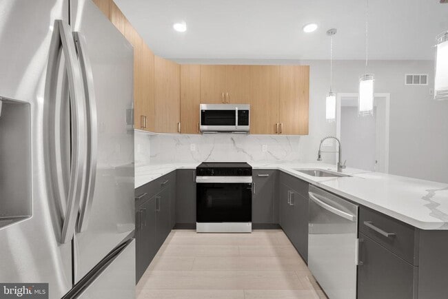 Building Photo - 1111 S 24th St