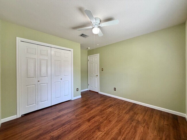 Building Photo - 14900 Doria Dr