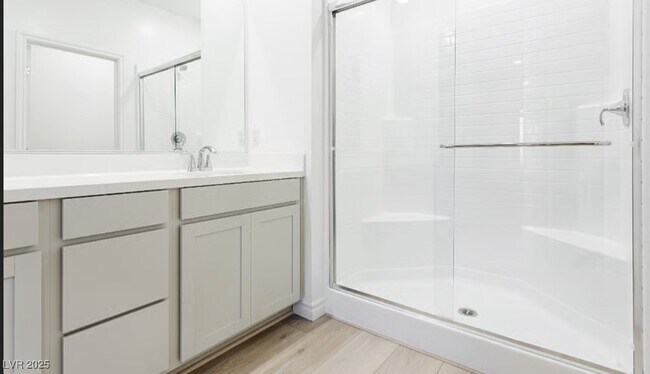 Building Photo - 600 Carriage Hill Dr