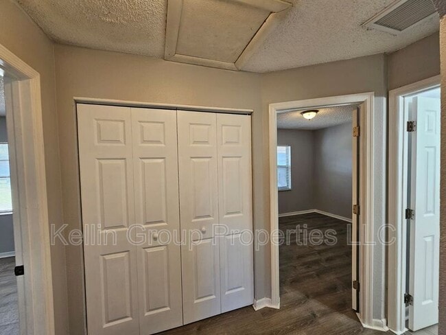 Building Photo - 1041 N Brunnell Pkwy