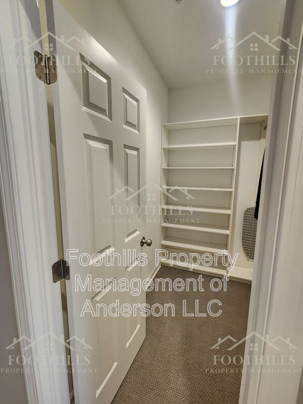 Building Photo - 210-216 N Main St