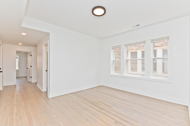 Building Photo - 2468 N Lincoln Ave