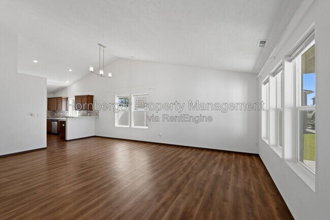 Building Photo - 10326 W Salmonberry