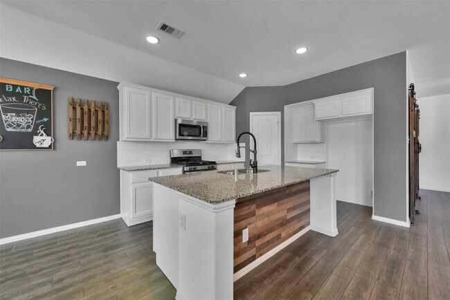 Building Photo - 16034 Dehay Ln