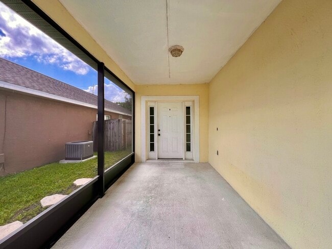 Building Photo - PRICE REDUCED!! Beautifully Updated 4 bed ...