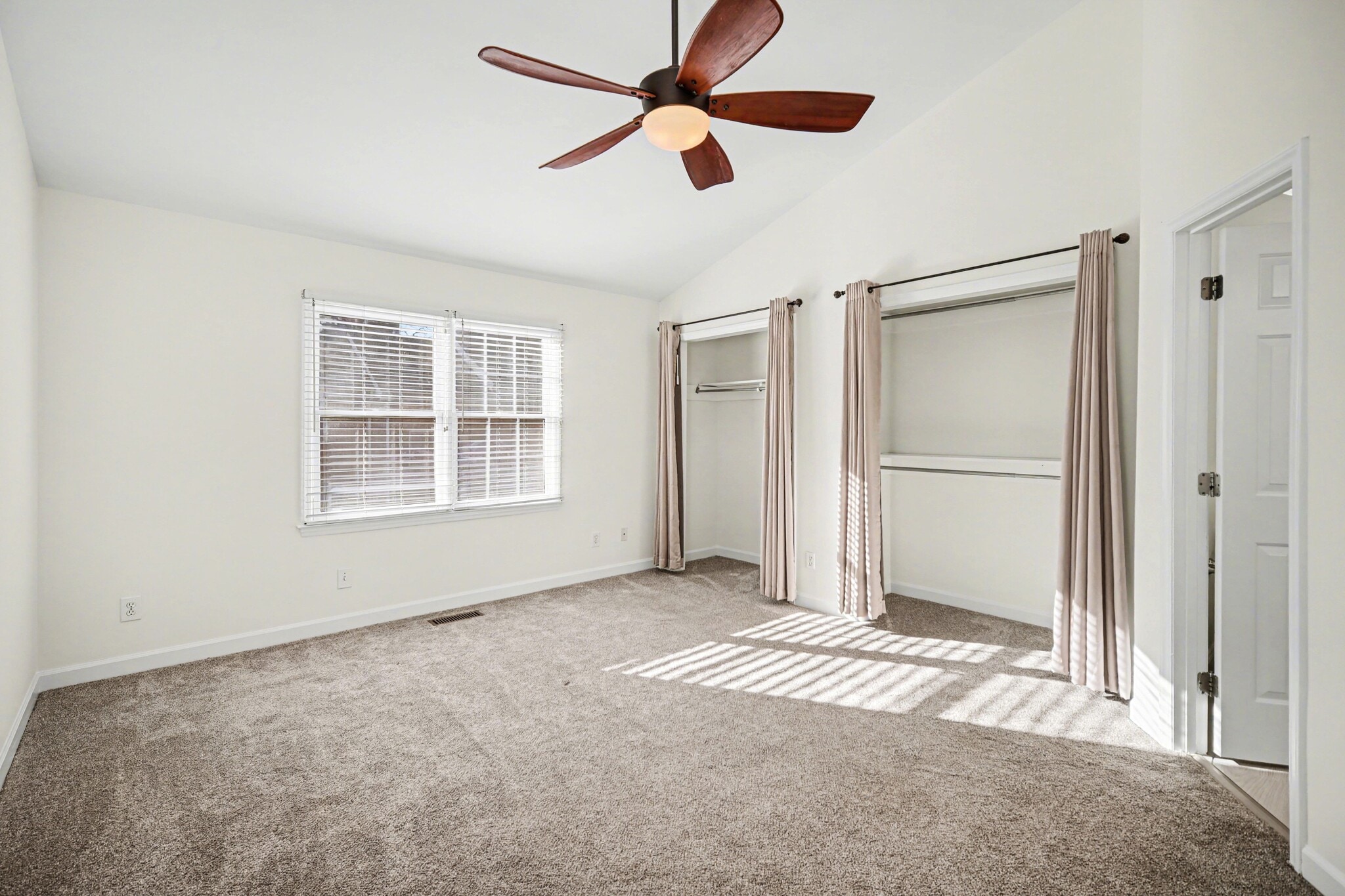 Building Photo - 520 N Poplar St