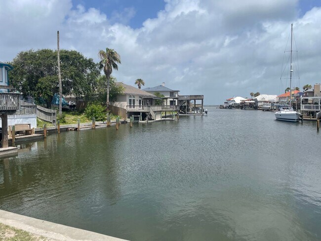 Building Photo - Waterfront Living in Corpus Christi – 3 Bed, 2 Bath Home with Boat Lifts & Scenic Views