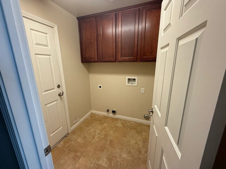 Building Photo - 13325 Boyd Lake Dr