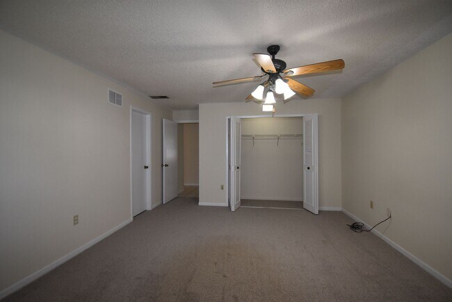 Building Photo - APOPKA: 3 bed/2 bath POOL HOME - AVAILABLE...