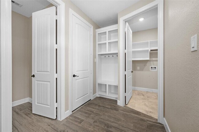 Building Photo - 14014 Phelps Dr