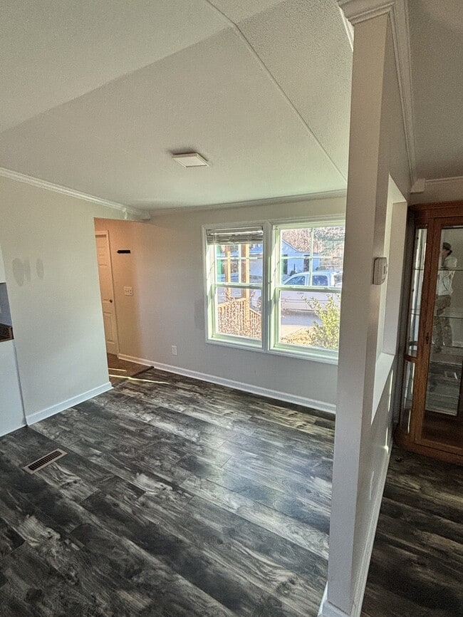 Building Photo - 828 Woodall Dairy Rd