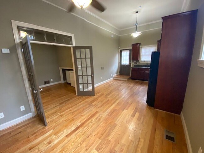 Interior Photo - 685 Penn Ave