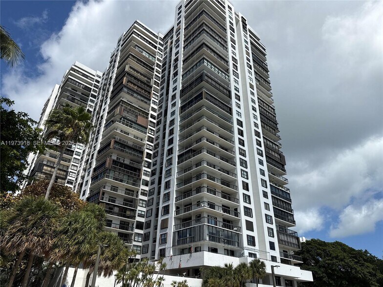 Building Photo - 2333 Brickell Ave