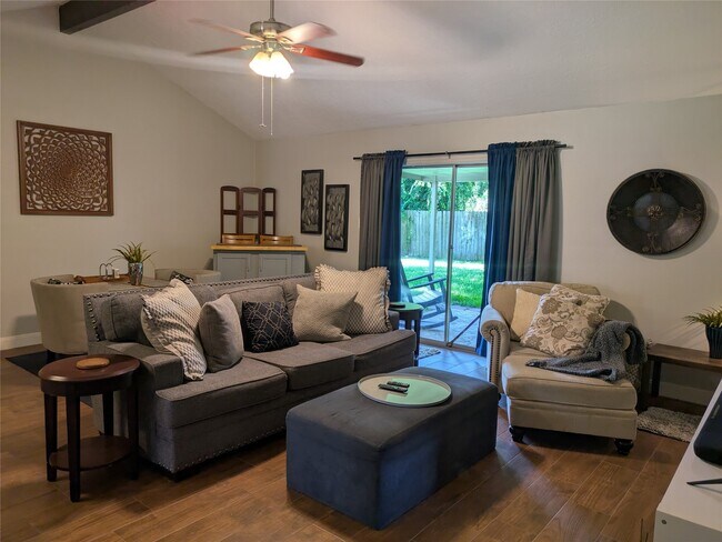 Building Photo - 5303 Lincoln Town Dr