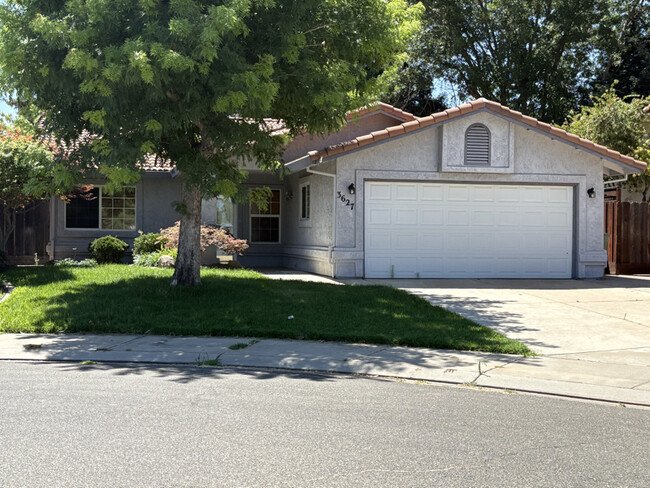 Primary Photo - 3627 Avocet Ct