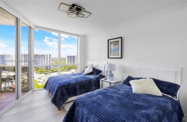 Building Photo - 3200 N Ocean Blvd