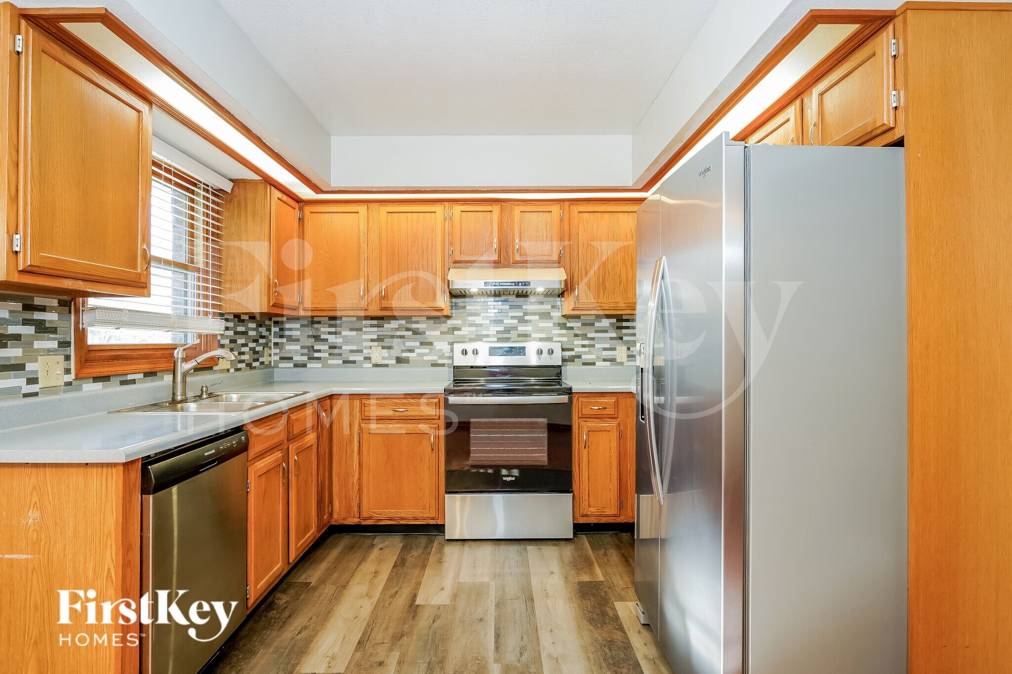 Building Photo - 873 E Cragmont Dr