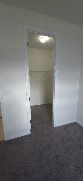 Building Photo - 5631 Western Sun Dr