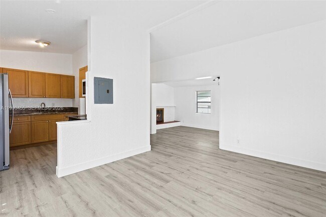 Building Photo - 1557 NW 15th Ave