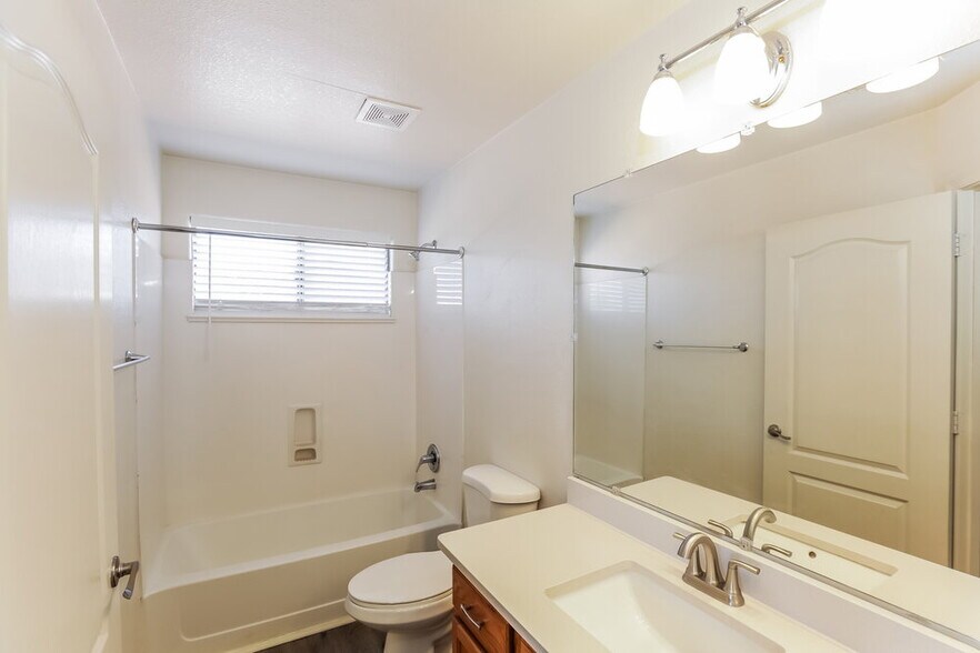 Building Photo - 12446 W San Juan Ave