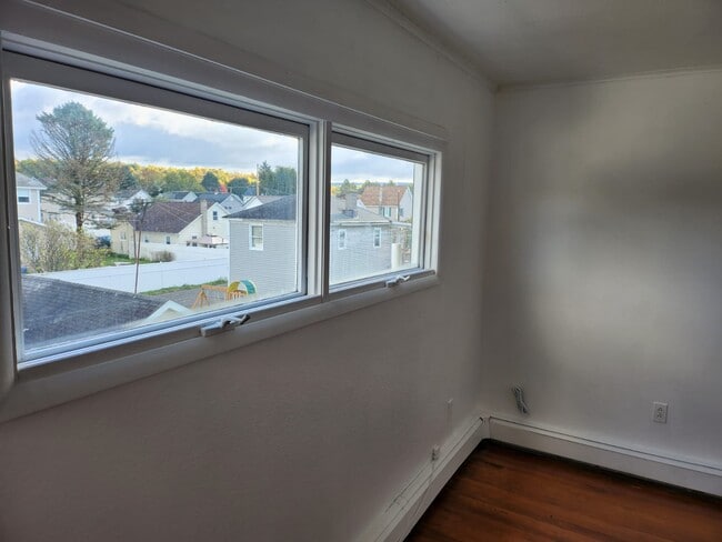 Building Photo - 648 E Scott St