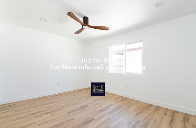 Building Photo - House -  2 Bedrooms + 1 Office / 1 Bathroom - Paramount