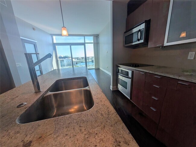 Building Photo - 912 Channelside Dr