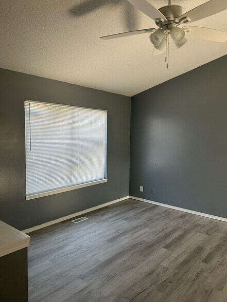 Building Photo - 819 S Todd Cir