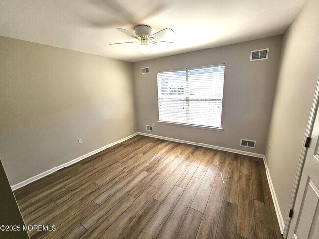 Building Photo - 63 Skyline Dr