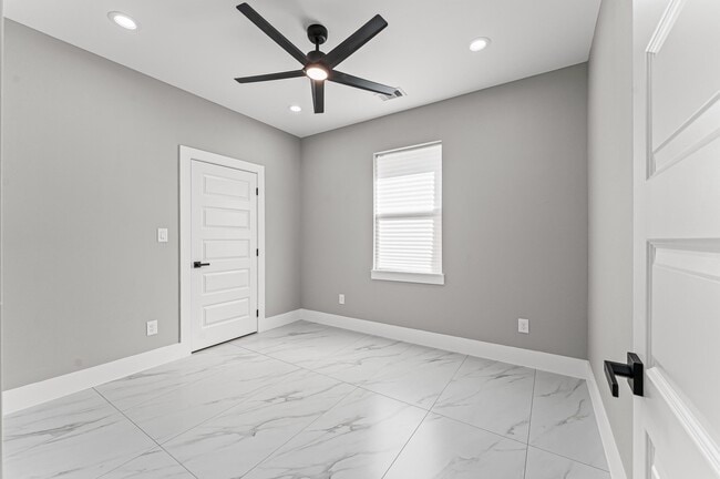 Building Photo - 9106 Everglade Dr