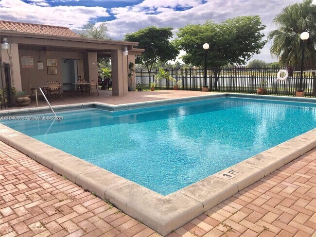 Building Photo - 200 W Park Dr