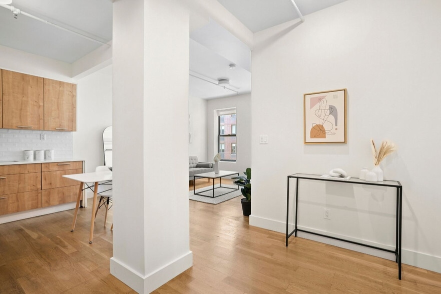 Building Photo - 517 W 45th St