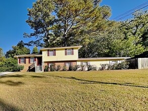 Building Photo - 8238 Redwood Dr