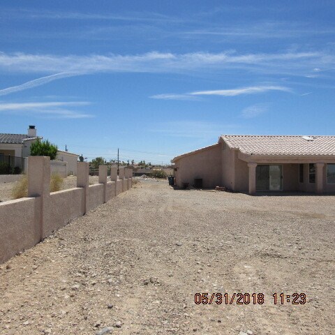 Building Photo - 3 Bedroom 2 bathroom 3 car garage