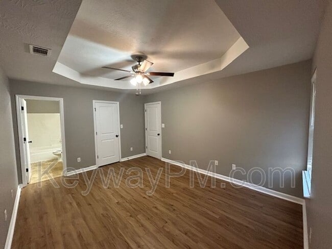 Building Photo - 111 Village Run