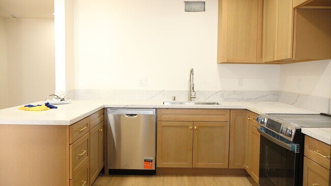Building Photo - 2 bedrooms 2 baths corner home in Imperial Beach.