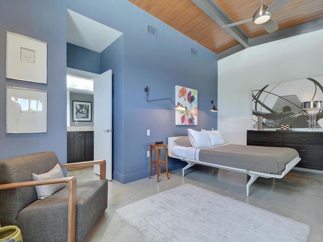 Building Photo - 2205 N Lamar Blvd