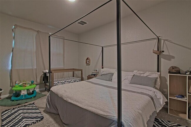 Building Photo - 513 Shiner Ln