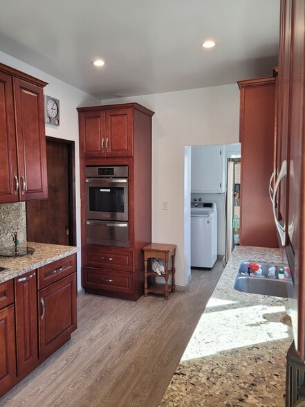 Building Photo - 10528 Ayres Ave