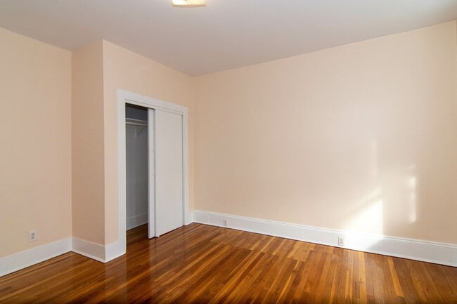 Building Photo - Very Nice 3 bed 1.5 Bath in Coolidge Corner....