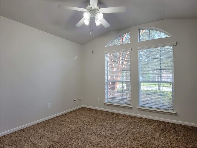 Building Photo - 2723 Wild Oak Park Dr